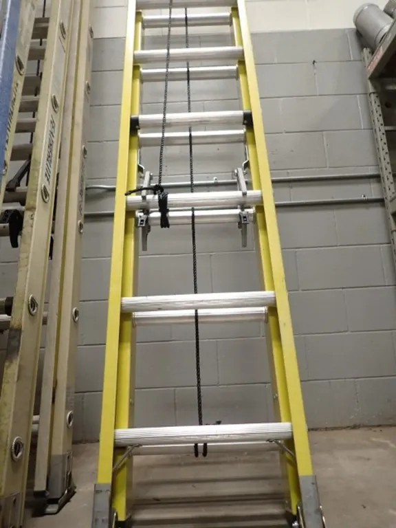 24' Fibreglass Extension Ladder