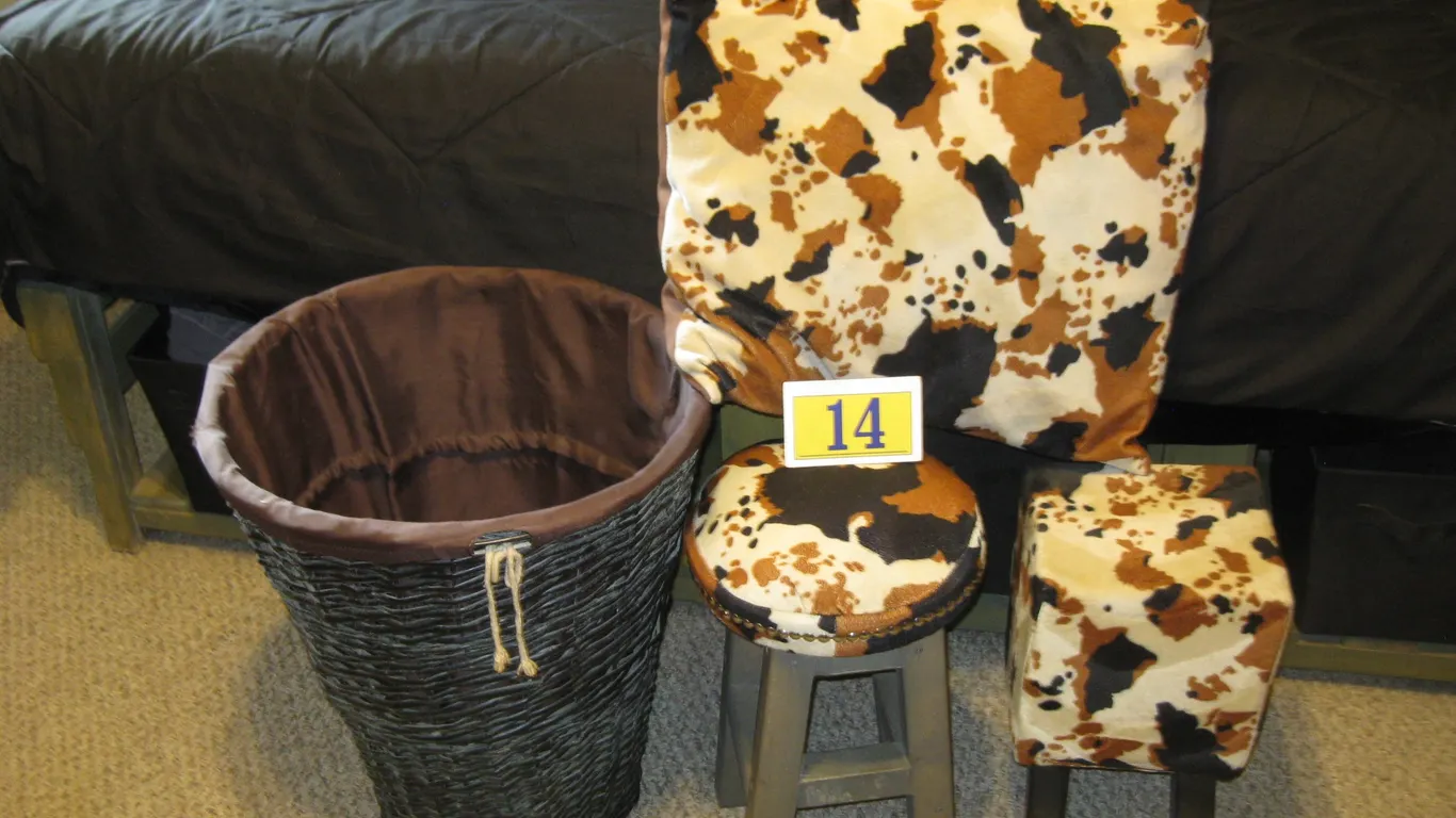 2 Stools