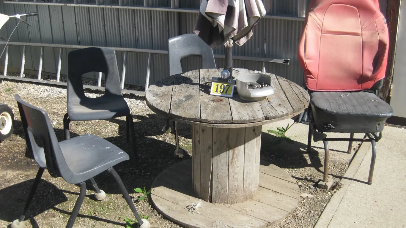 Outdoor Table & Chairs