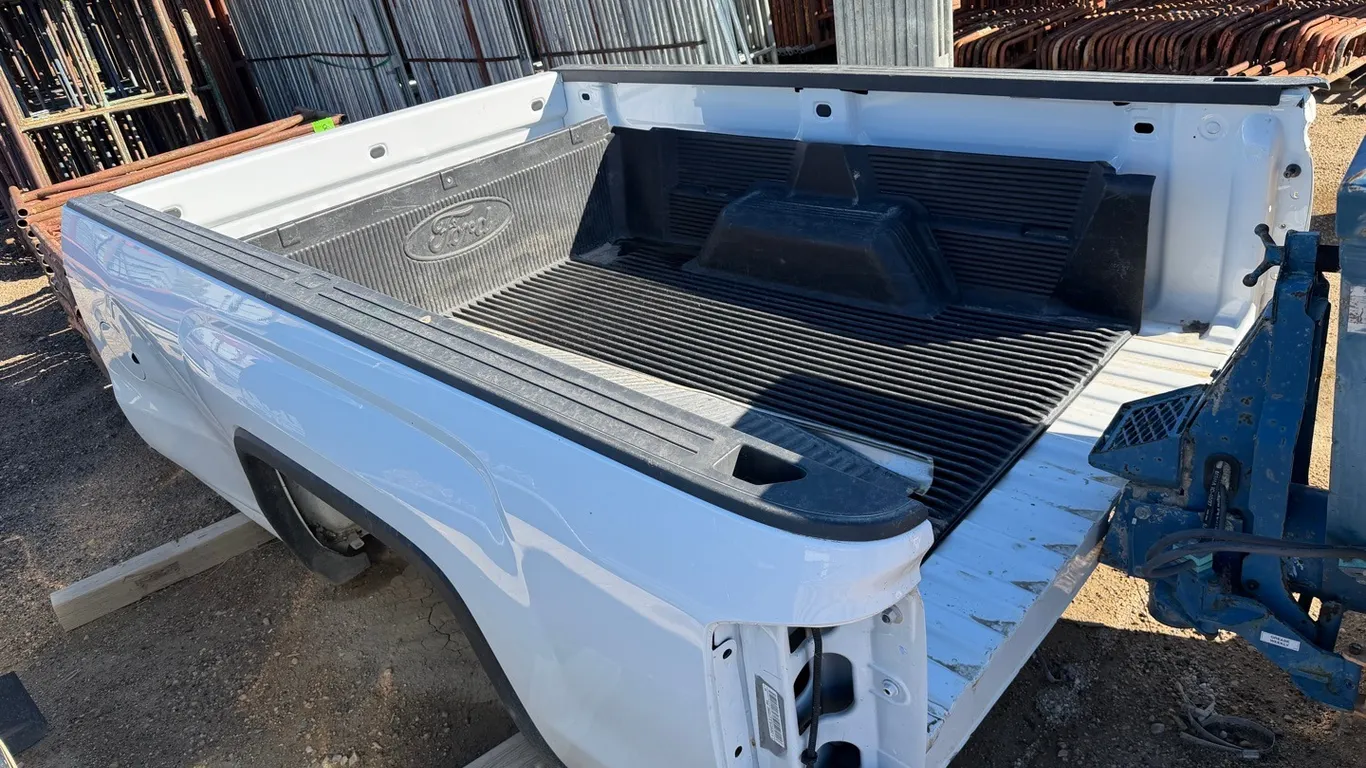 2017–2022 Ford F-250/F-350 Super Duty Aluminum 8’ Pickup Box – White – SRW – with 6ft Ford Bedliner