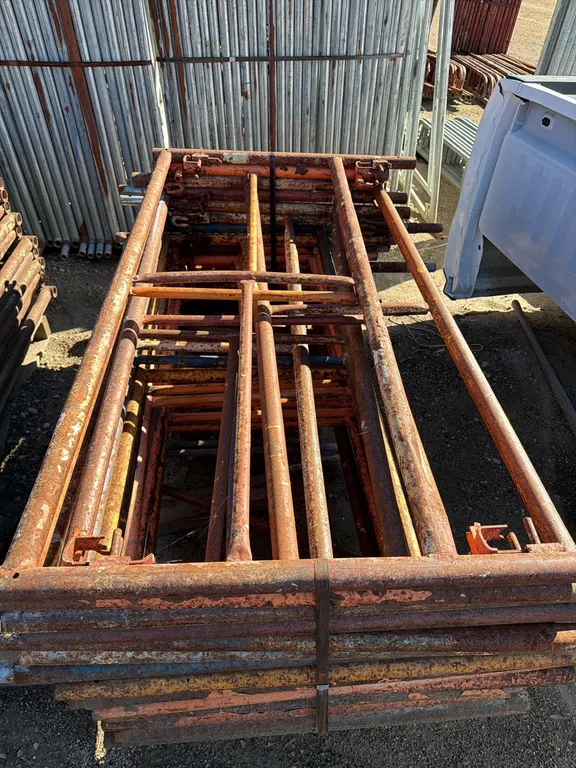 16 Galvanized Steel Scaffold Frames, 5x3ft