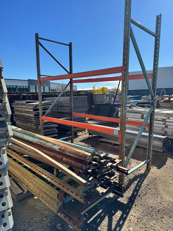 Heavy-Duty Steel Pallet Racking – Uprights, Beams & Bracing