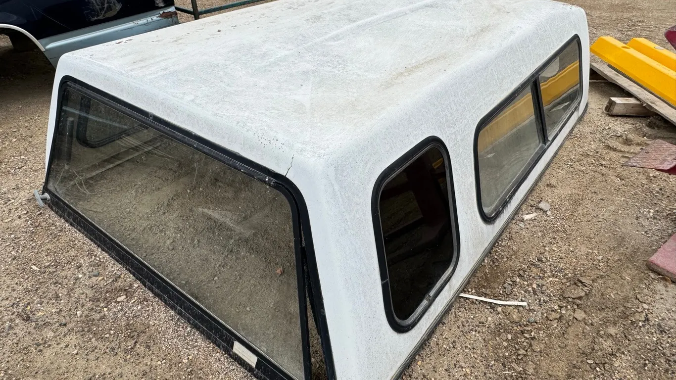Range Rider Fiberglass Pickup Truck Canopy / Topper w/ Sliding Side Windows – White, 8’5” x 6’