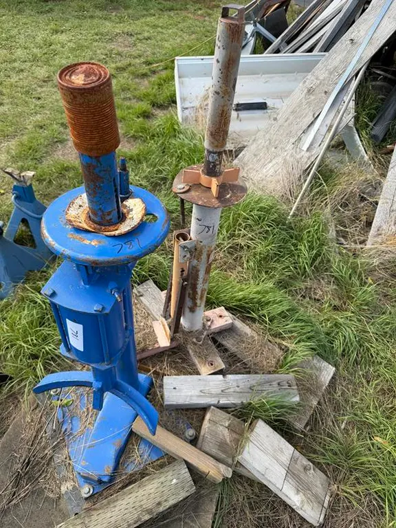 (2) Manual Tire Changer and Bead Breaker
