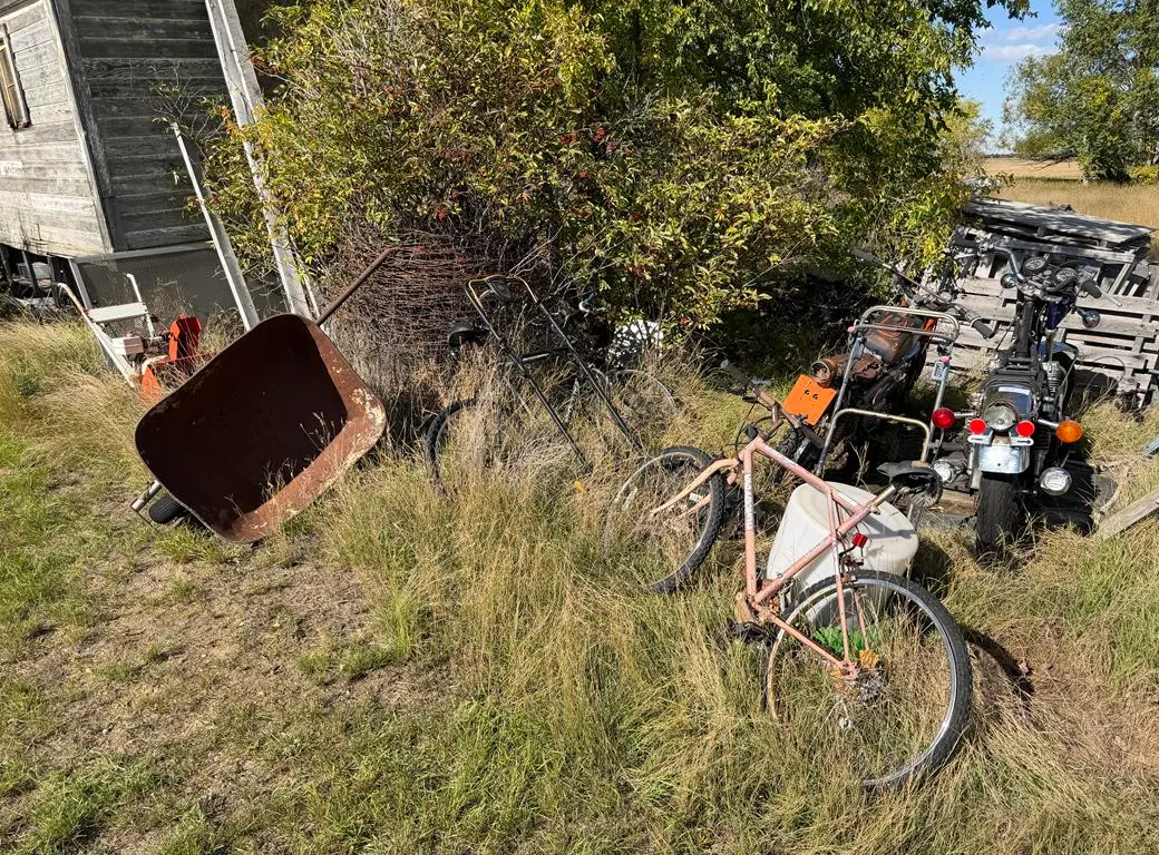 Scrap Motorbikes, Snowblower & Wheelbarrow