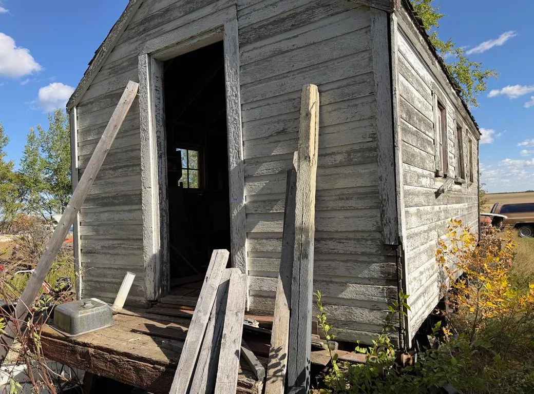 Bunk House on Steel Wagon and Contents