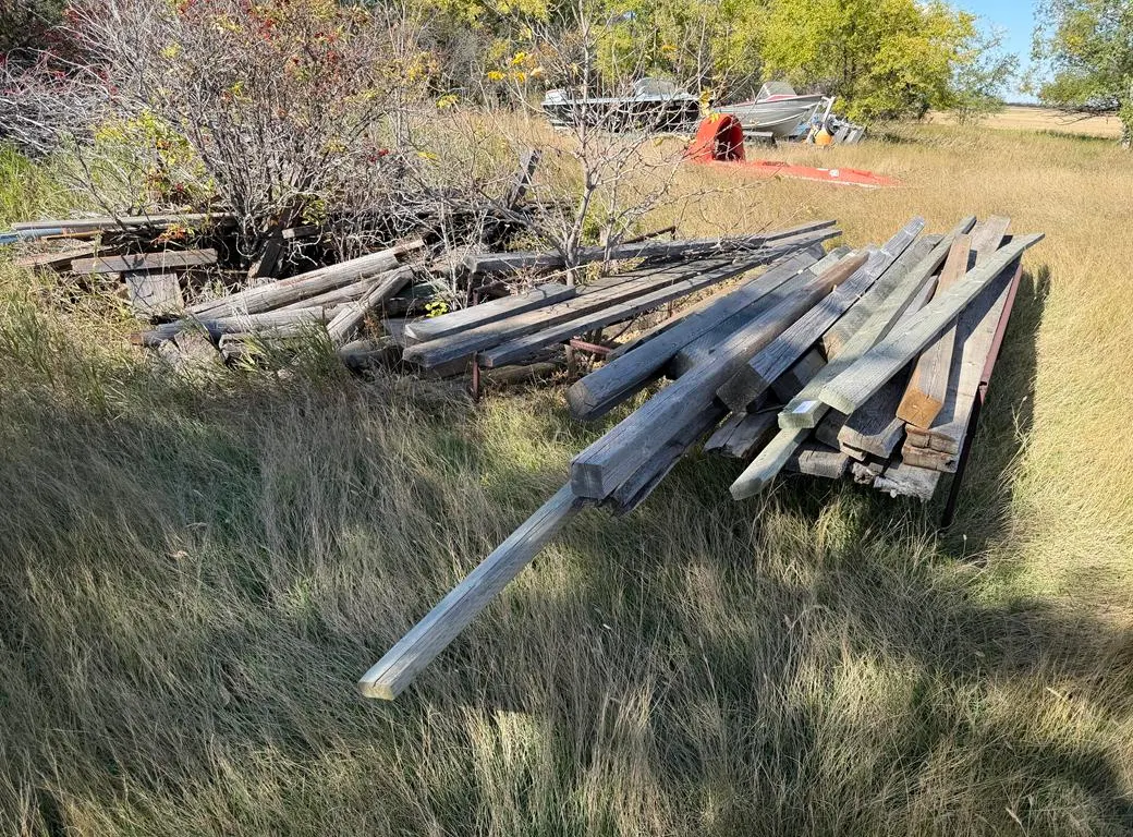 Lumber Contents with Steel Stand & Posts