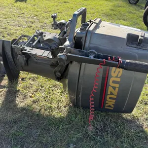 Suzuki DT25C Outboard Boat Motor (Unverified Running Condition)