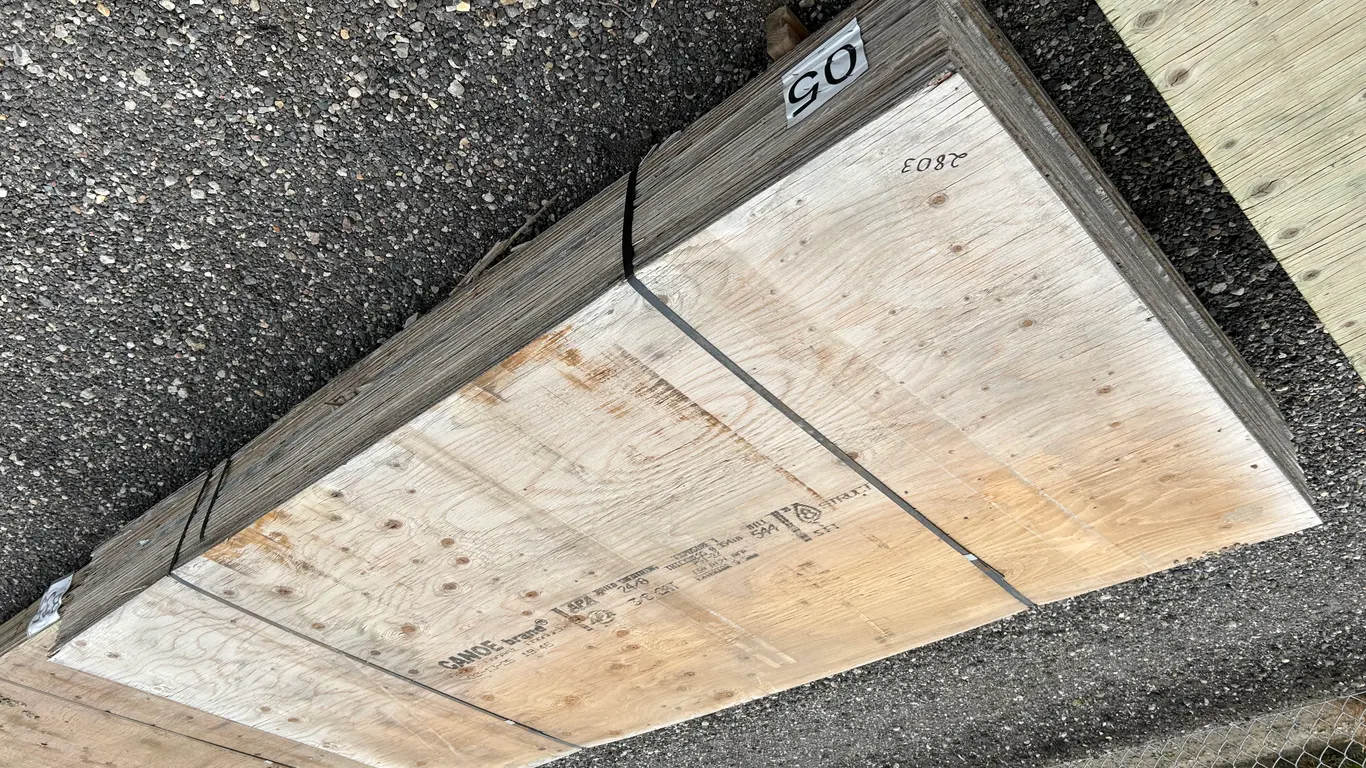 8'x4'x3/8" Plywood Sheet - Must Take 27 Times The Bid Price