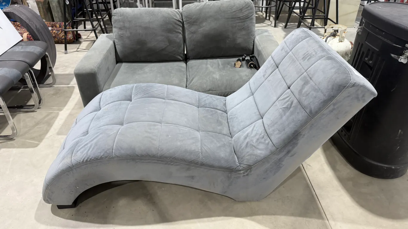 Lounge Chairs & 2-Piece Loveseat (Connecting Clip Missing)
