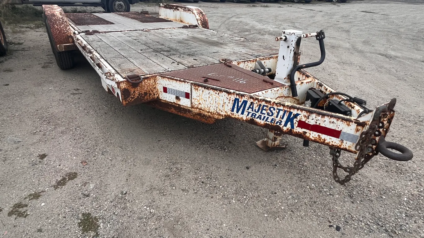 2007 Curtis L270 C-Tilt Trailer