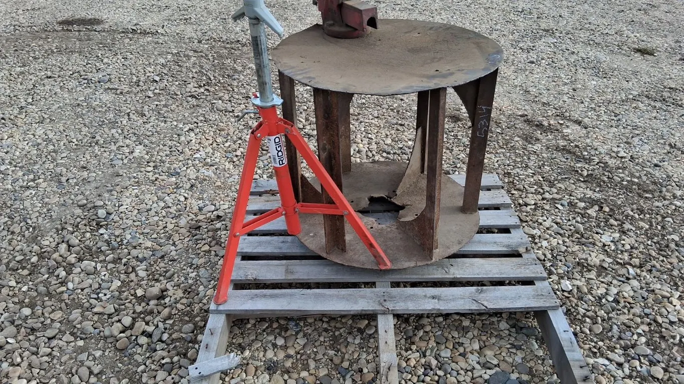 Round Welding Table with Vice, Rigid Pipe Stand