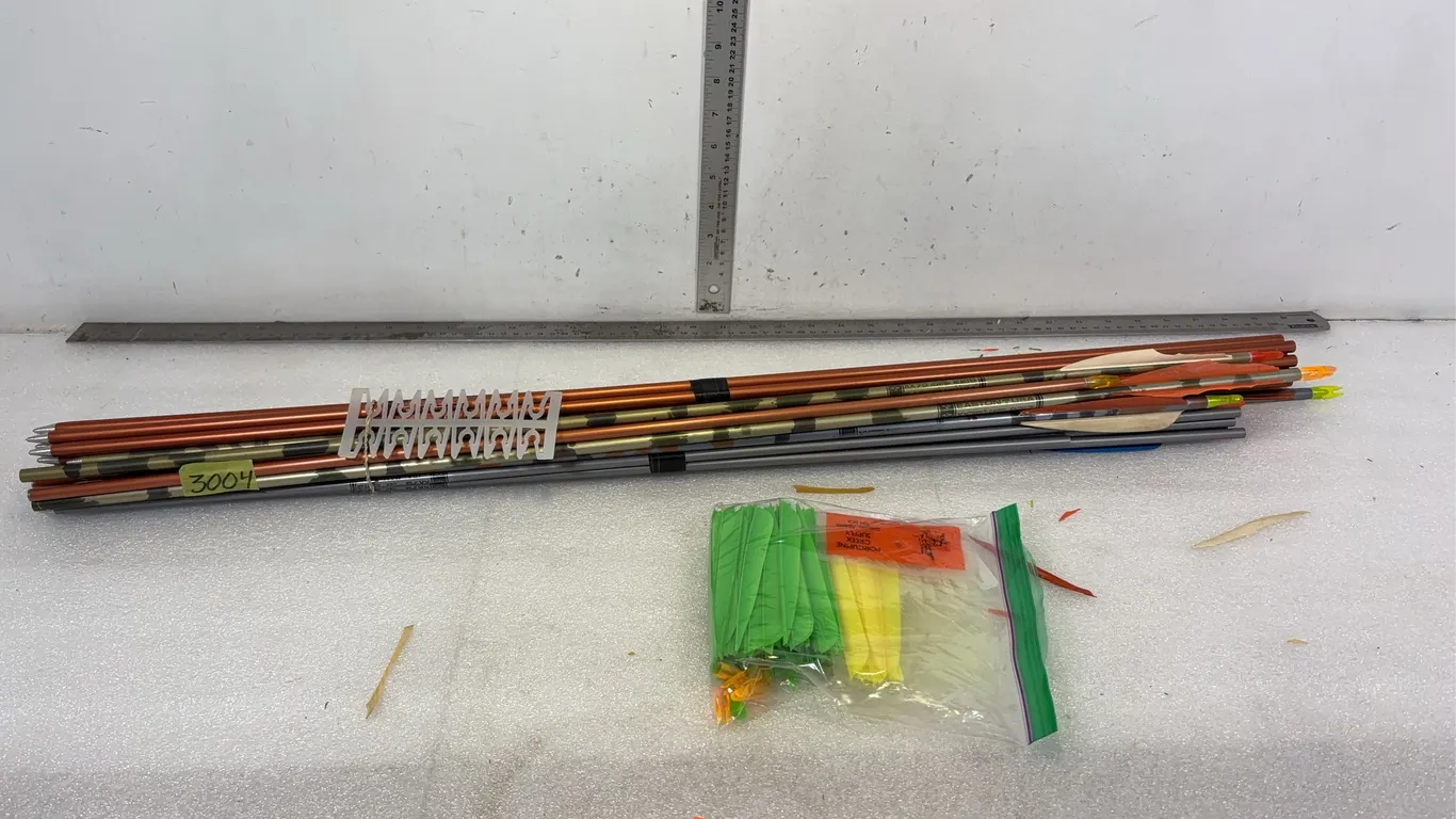 Bundle of Archery Arrows Approx. 20 pce, w/ Replacement Feathers *Unreserved*