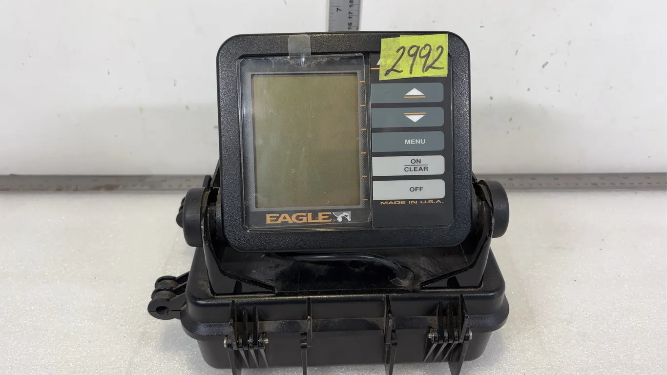 Eagle Magna 2 Fish Finder, Approx. 9"x10"x6" *Unreserved*