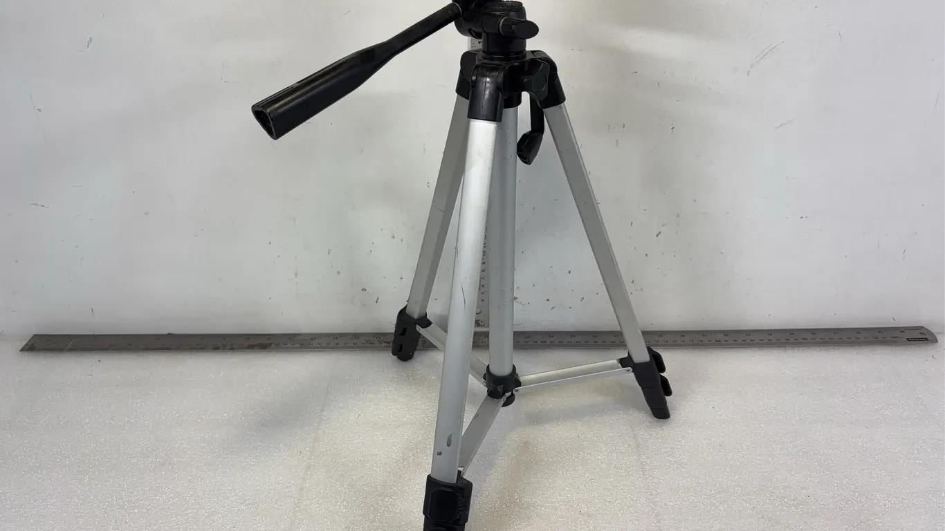 Digital Concepts TR-10 Adjustable Camera Tripod *Unreserved*