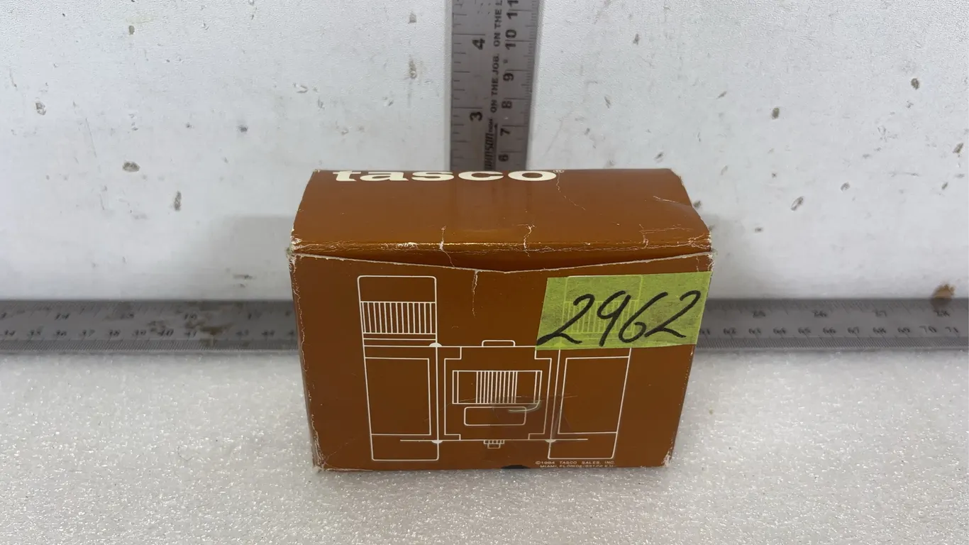 Tasco 165R 9x21mm Binoculars, Approx. 5"x3"x2" *Unreserved*