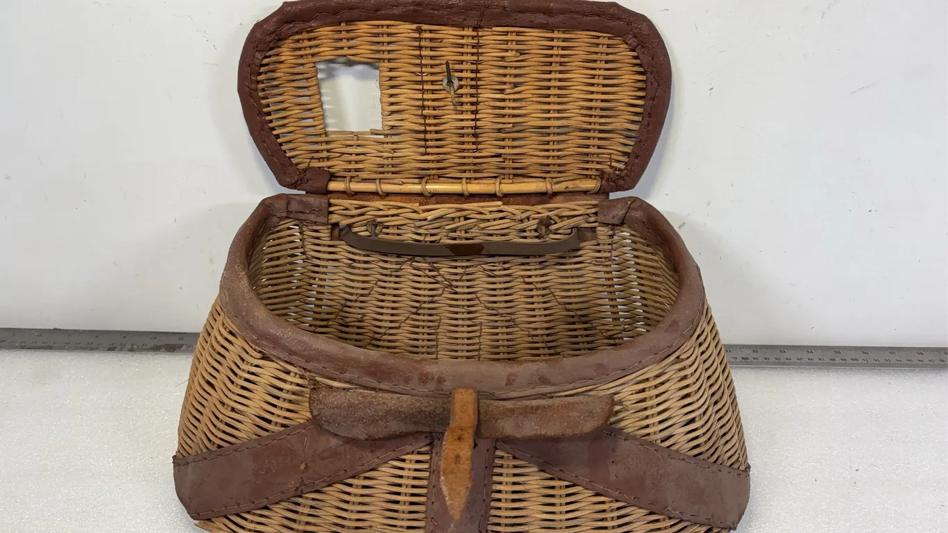 Vintage Creel Basket, Approx. 16"x7"x7" *Unreserved*
