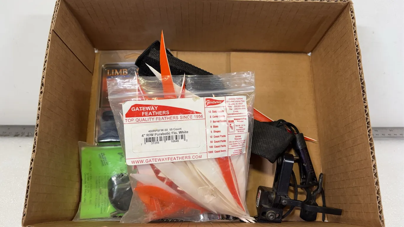 Box Scope Sights, LimbSaver, Feathers, Bow Arrow Rests, Approx. 6 Items * Unreserved*