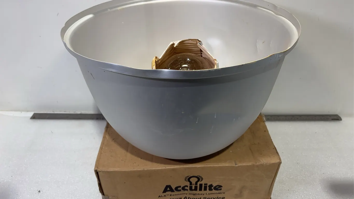 Acculite Metal Halide Light *Unreserved*