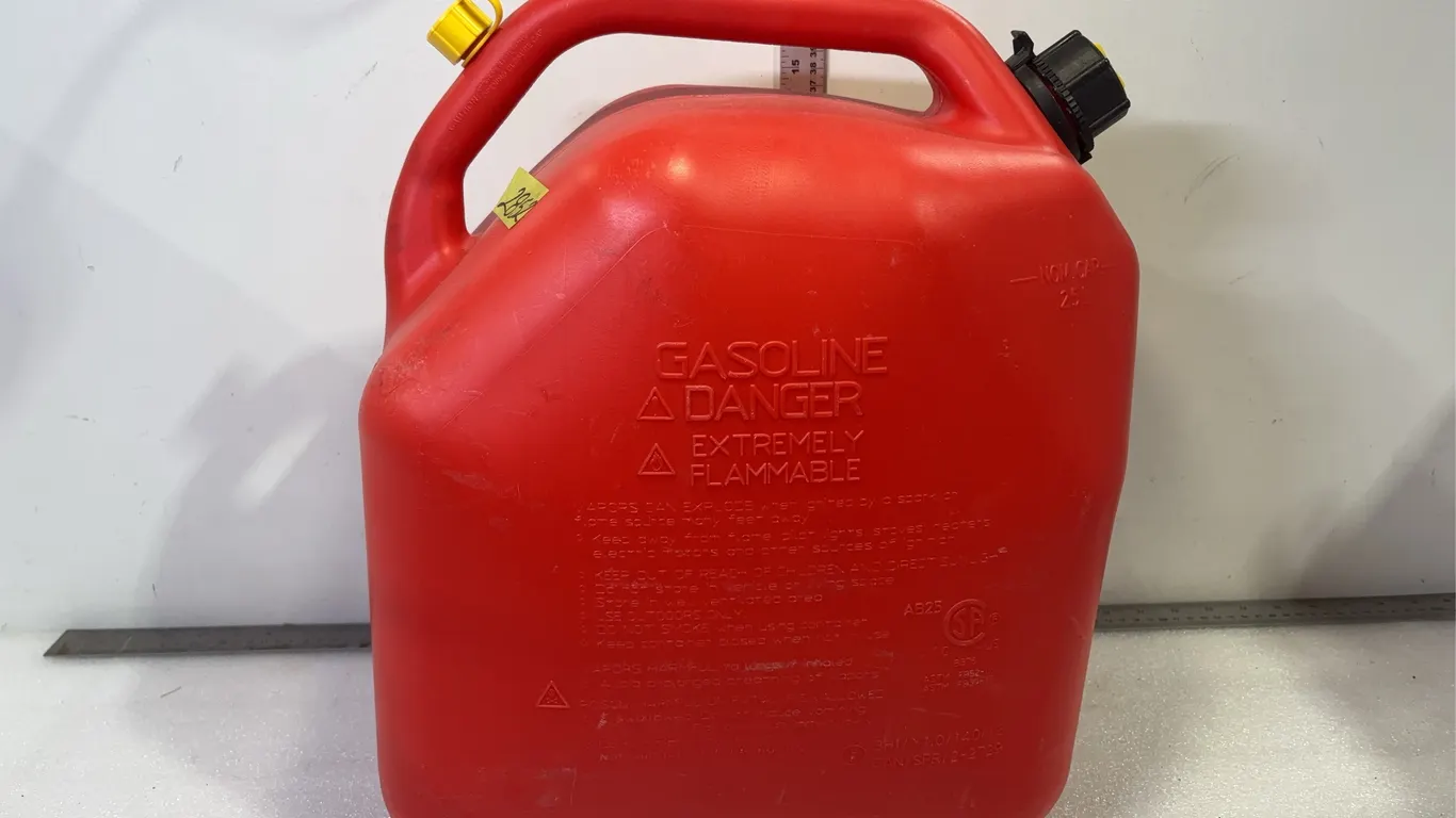 Scepter 25L Jerry Can, Approx. 14"x10"x18" *Unreserved*