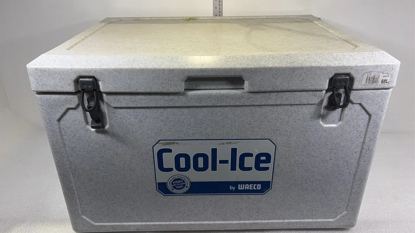 Waeco Cool-Ice 68L Cooler, Approx. 26"x19"x17" *Unreserved*