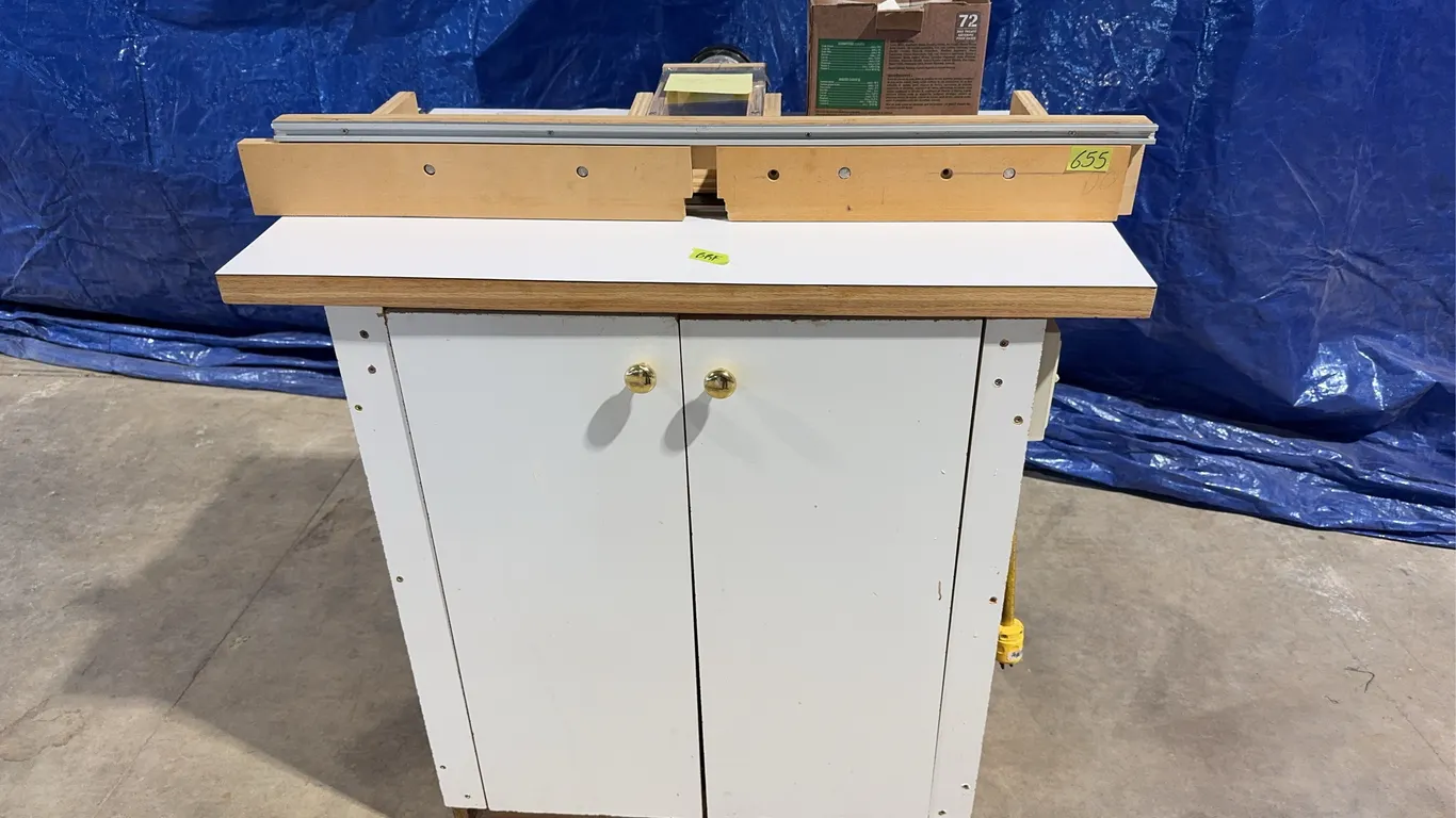Router Table w/ Jessem Rout-R-Lift System and Spare Parts *Unreserved*