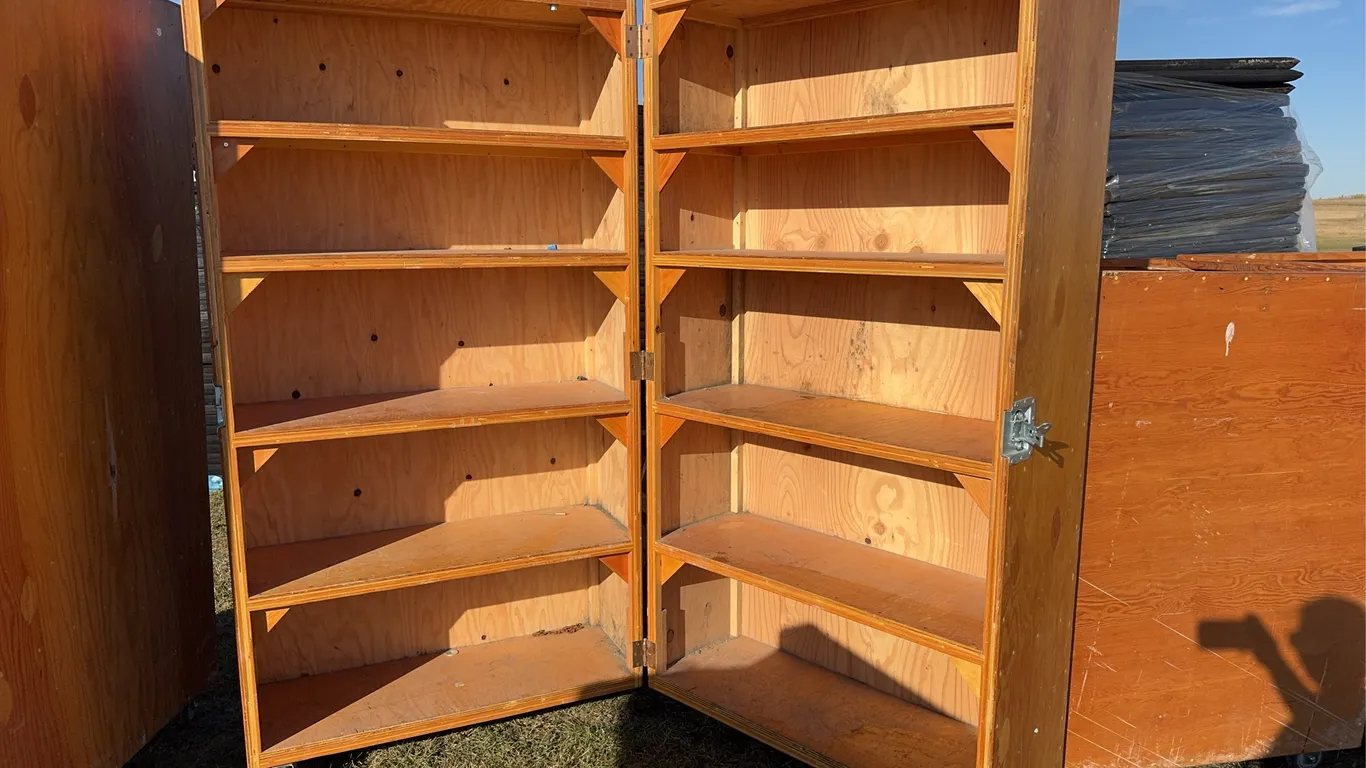 Wooden Storage Fold Together Shelves on Castors Approx. 3'4'' x 2'6'' x 6'5'' *Unreserved*