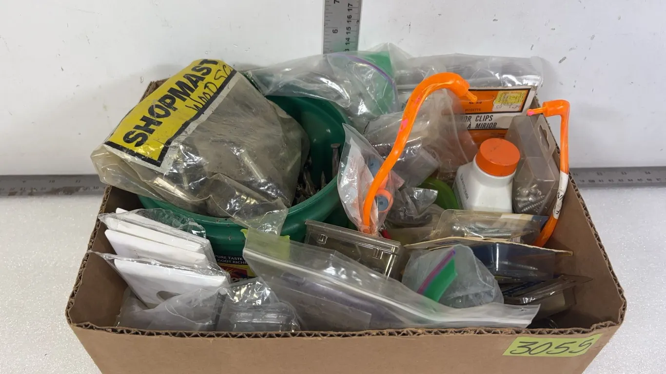 Screws, Nails, Outlet Covers, Ect *Unreserved*