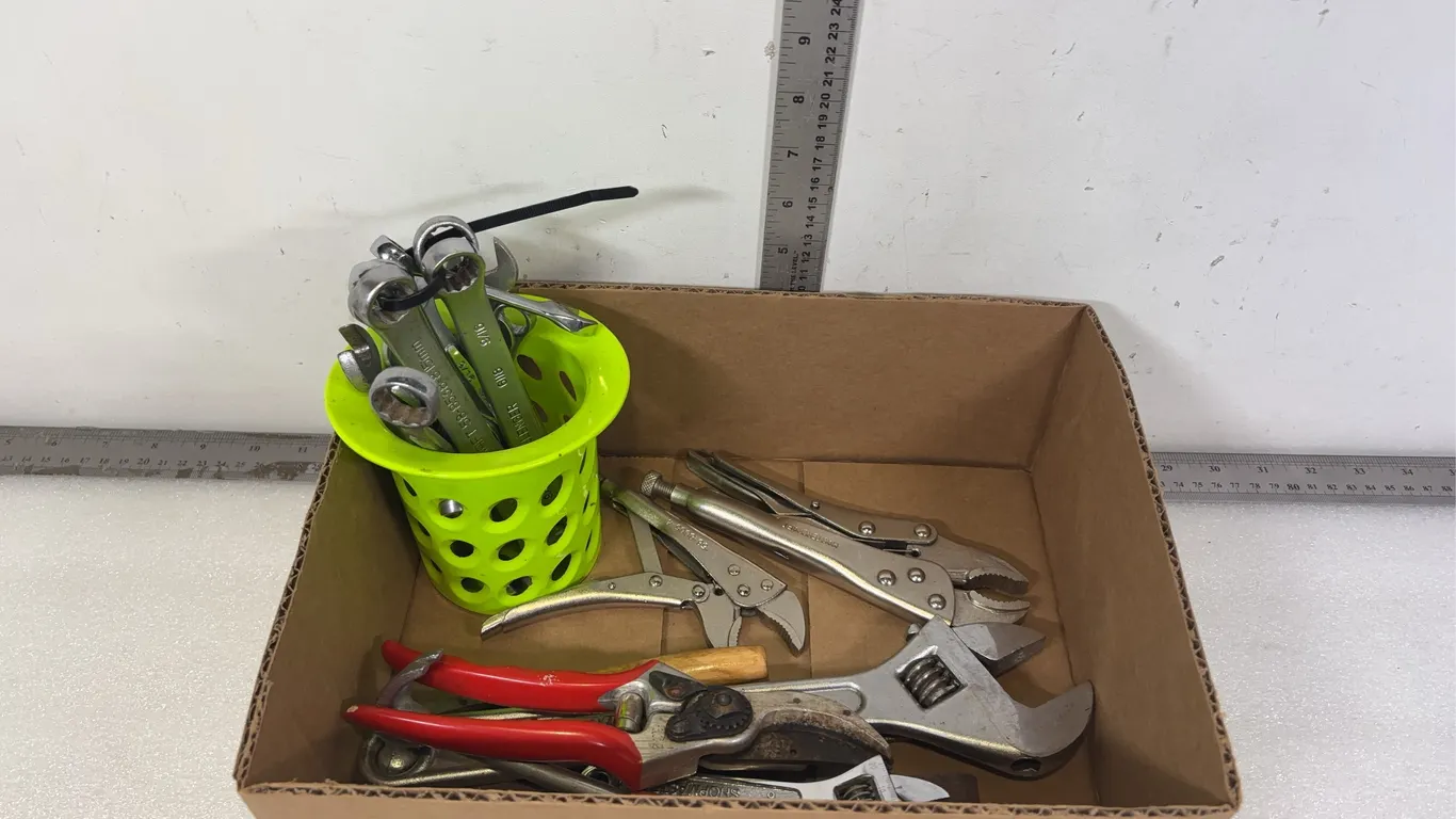 Wrenches, Vise Grips, Files, Ect, Approx. 28 Items *Unreserved*
