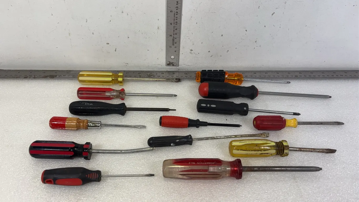 Various Screwdrivers, Approx. 28 Tools *Unreserved*