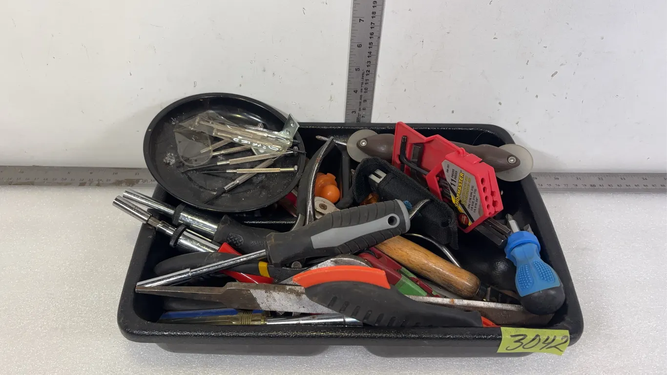 Bin of Multiple Tools, Screwdrivers, Files, Allen Keys, Ect *Unreserved*