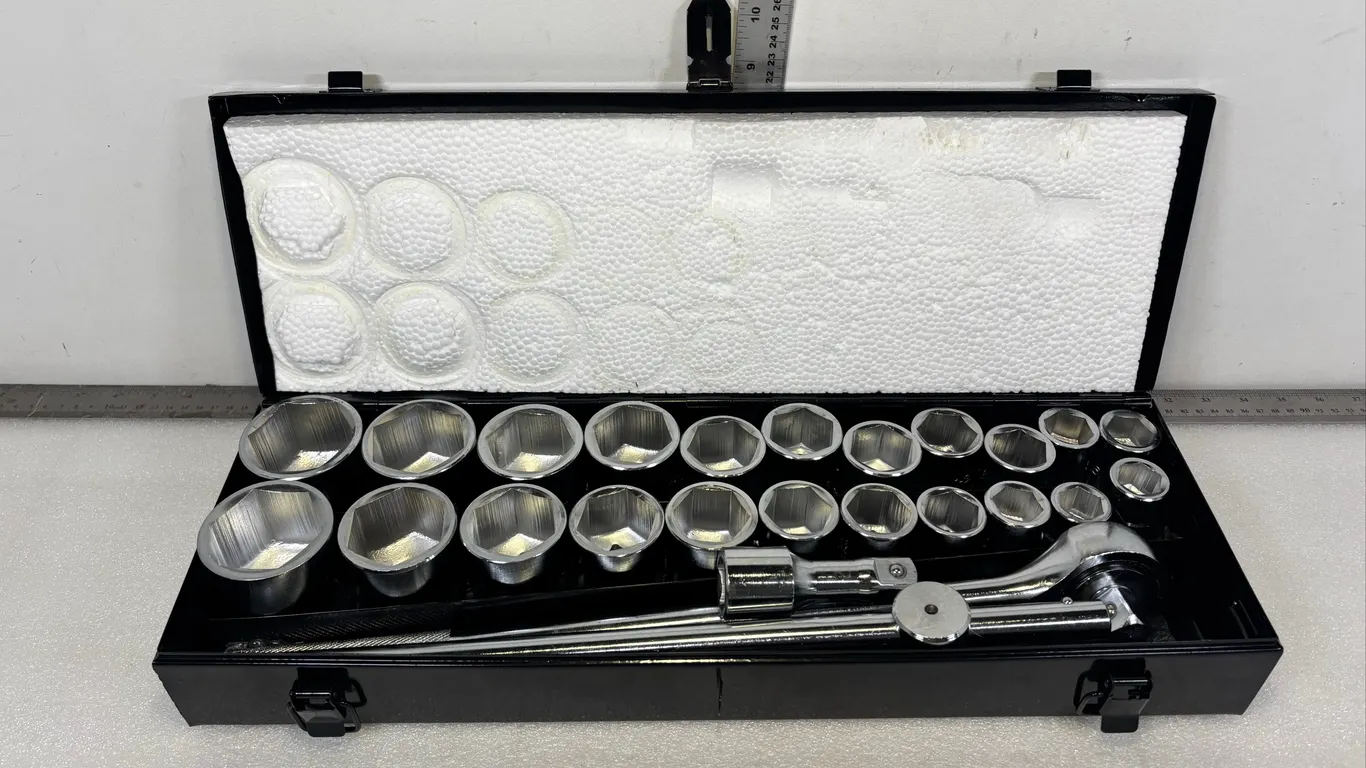27 Piece 3/4" DR. Heavy-Duty Socket Set, Approx. 21"x7"x4" *Unreserved*