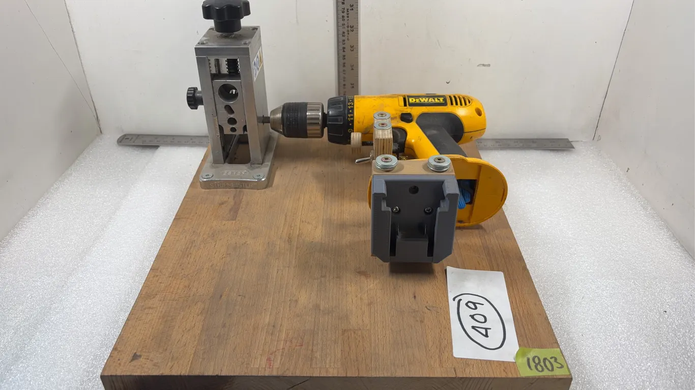 StripMeister Wire Stripping Machine Paired w/ DeWalt Cordless Drill ( No Battery Included ) *Unreserved*