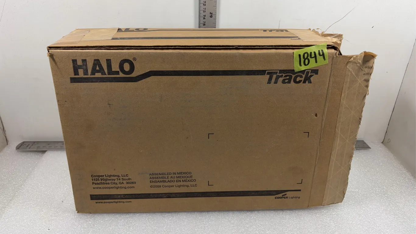 Halo Track LED Track Head, Approx. 13"x9"x4" *Unreserved*