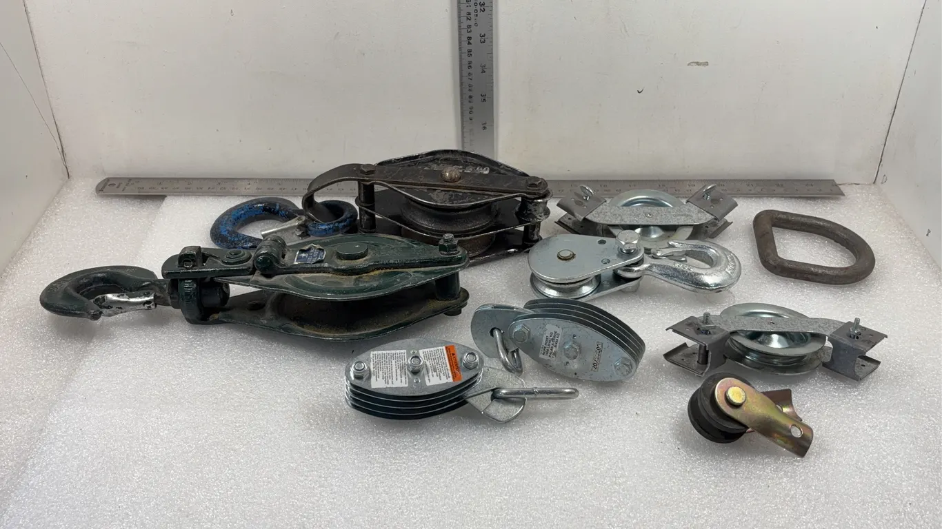 Wire Rope Lifting Pulleys, Snatch Blocks, and Swivel Hooks, Approx. 9 Items *Unreserved*