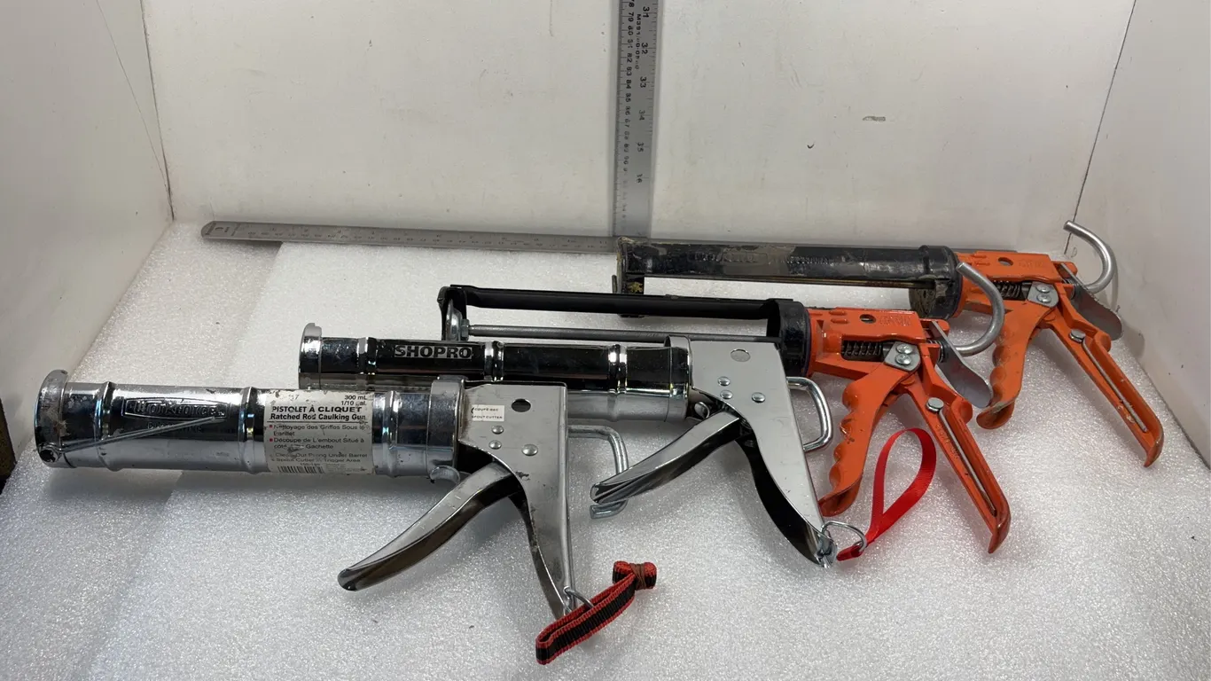 4 - 300ml Caulking Guns *Unreserved*