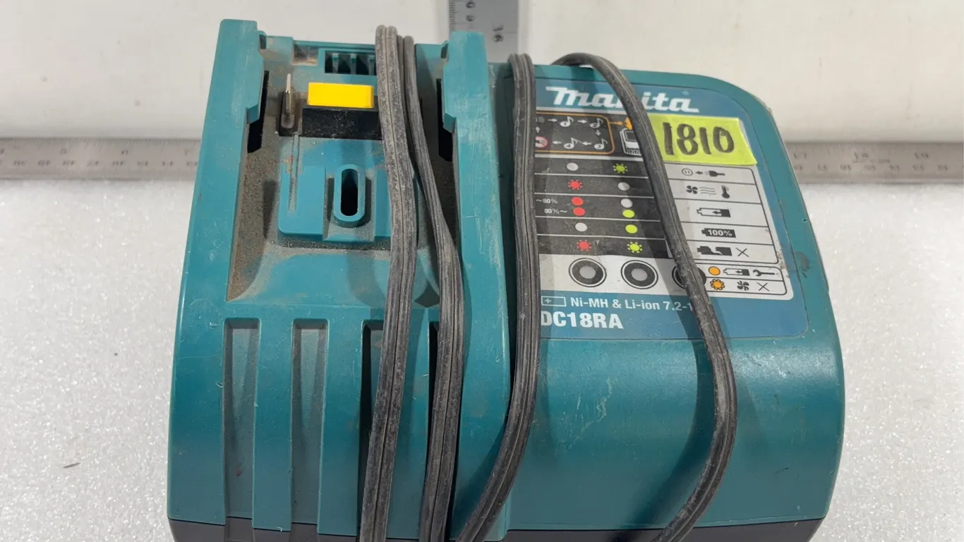 Makita Charger DC18RA *Unreserved*