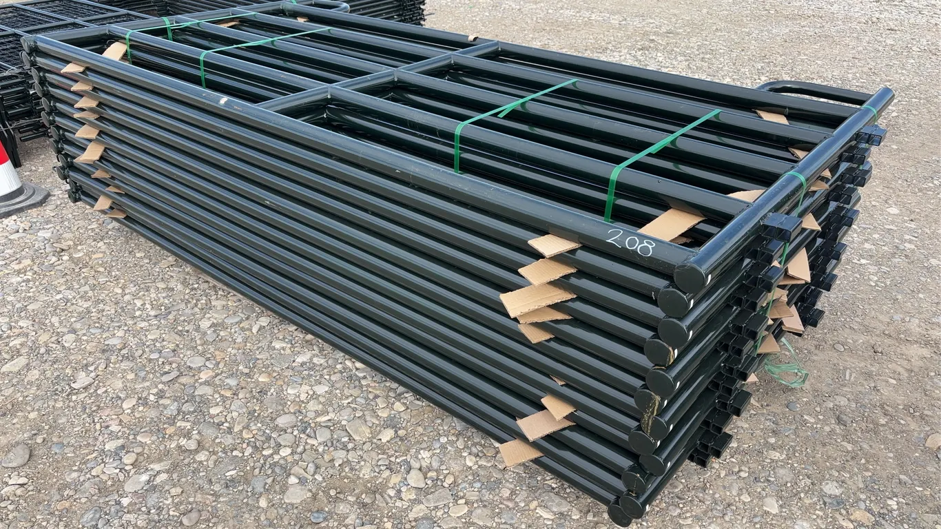 12 - 5 Bar Super Duty Magnum Livestock Panels, 2 3/8" tubing, approx. 9'6''x 5', (12 x Bid Price), *Unreserved*
