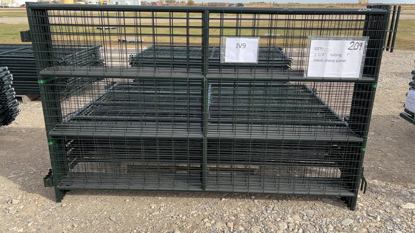16 - Mesh Sheep Panels, 1 1/4'' Tubing, Approx. 7' x 4'3'' ( 16 x Bid Price ) *Unreserved*