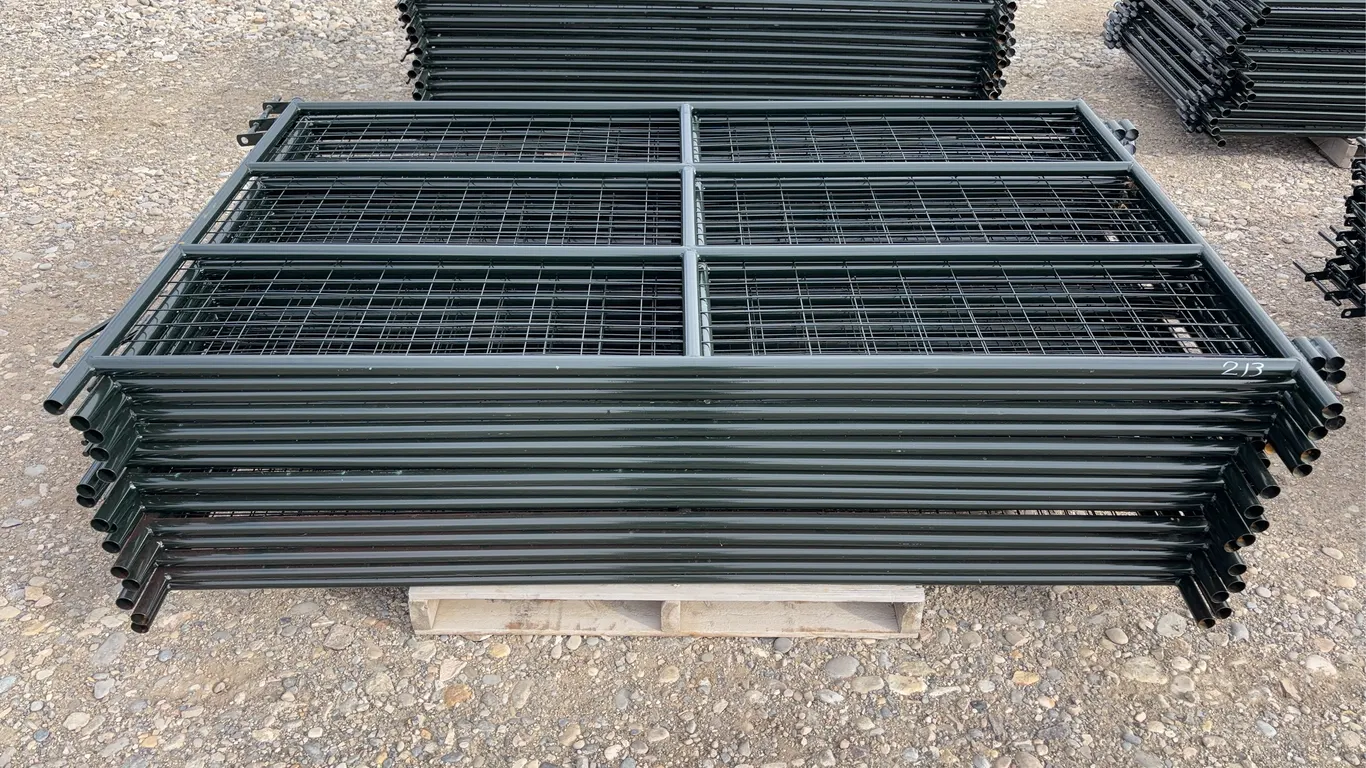 15 - Mesh Sheep Panels, 1 1/4'' Tubing, Approx. 7' x 4'3'' ( 15 x Bid Price ) *Unreserved*