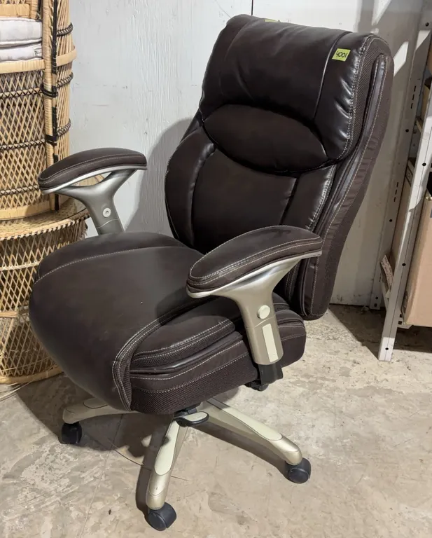 Leather Office Chair *Unreserved*