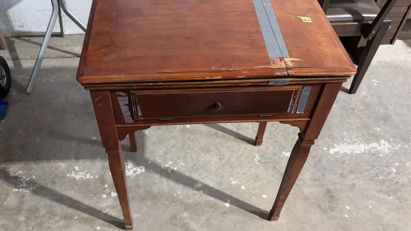 Vintage Sewing Machine Table w/ Singer Sewing Machine, SN: 6849508, Cat No: BAJ3-8, Approx. 26'' x 18'' x 31'' *Unreserved*