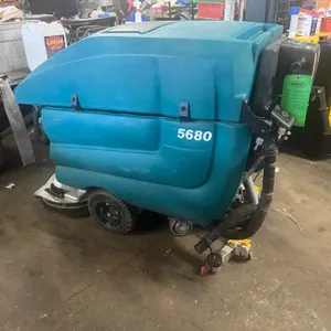 Tennant 5680 Floor Scrubber