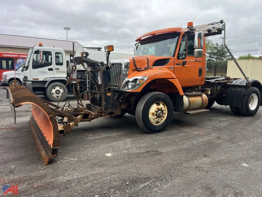 2012 International WorkStar 7400 Truck Roll Off with Plow