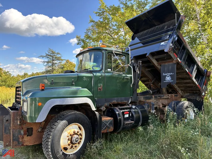 2001 Mack RD690P Dump Truck with Plow and Wing