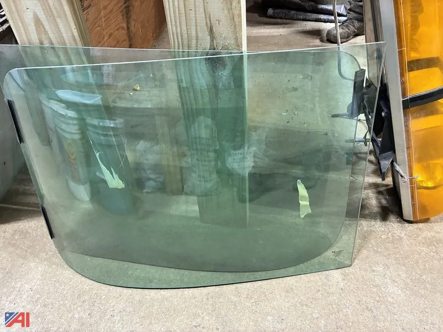 Mack R Series Glass