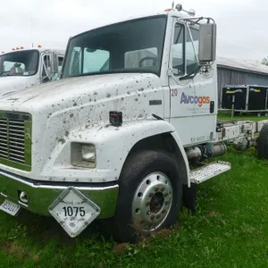 (#2) 1FV6HFBAXTL734938 1996 Freightliner FL70 Chassis (Parts Truck)