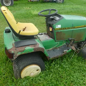 (#12) John Deere 425 Lawn Tractor