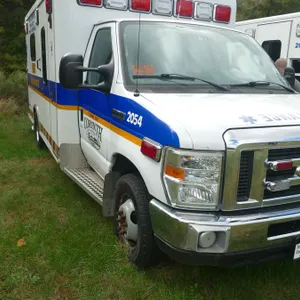 (#1) 2010 Ford E-350  Ambulance