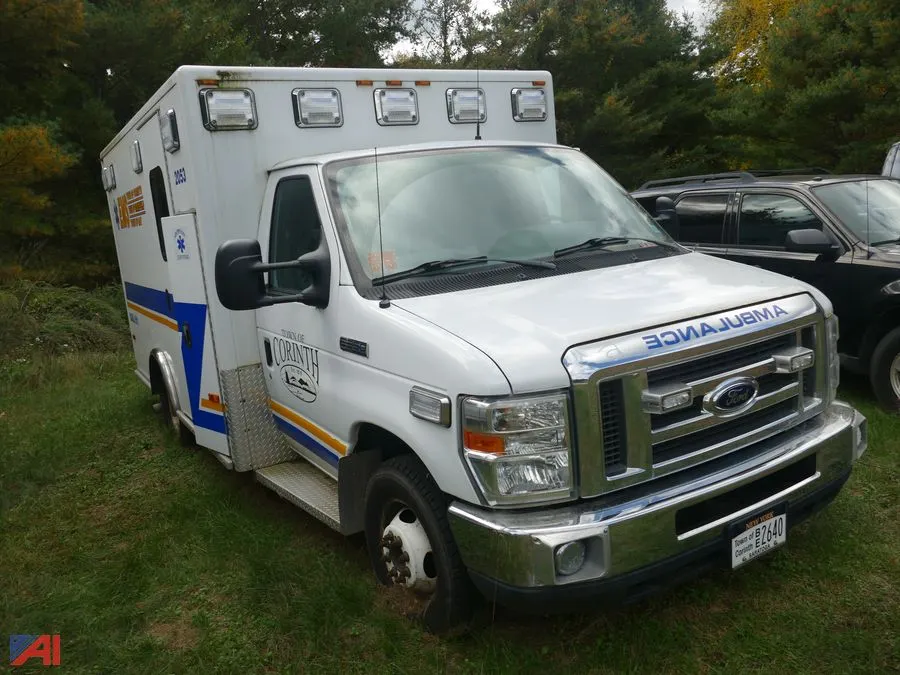 (#2) 2010 Ford E-350 Ambulance